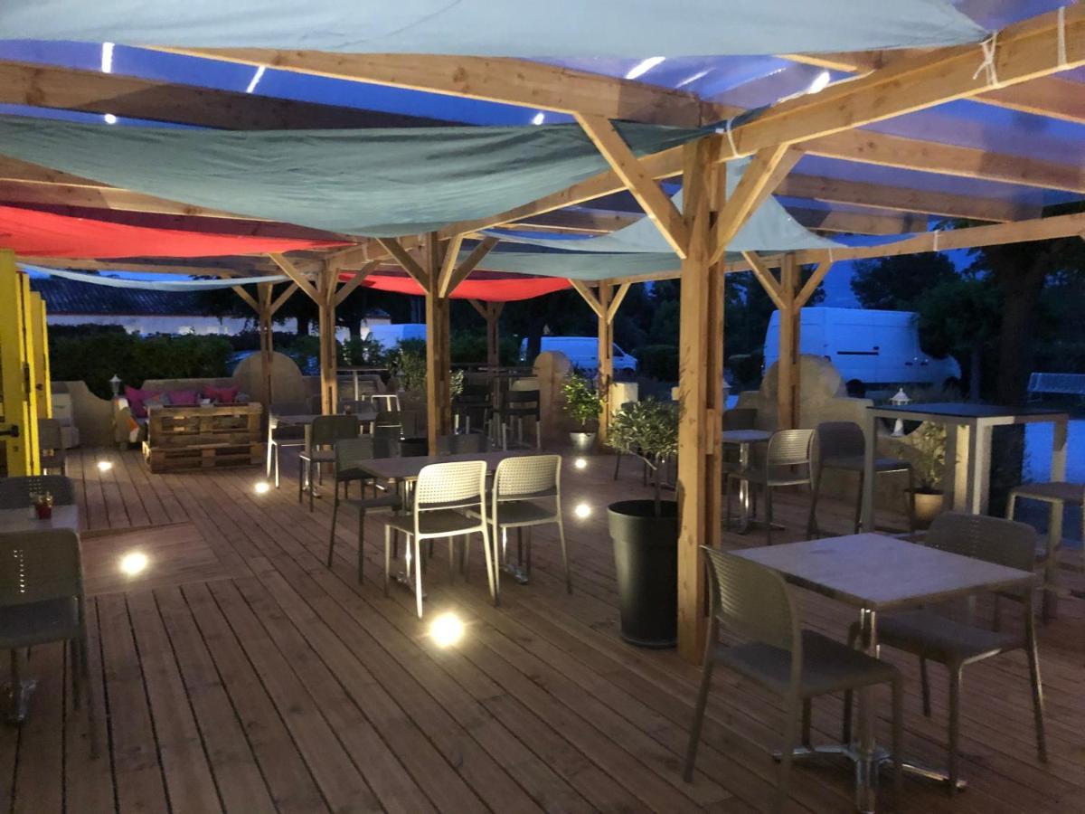 Logis Hotel Restaurant Le Clos Saint Loup Bram Esterno foto