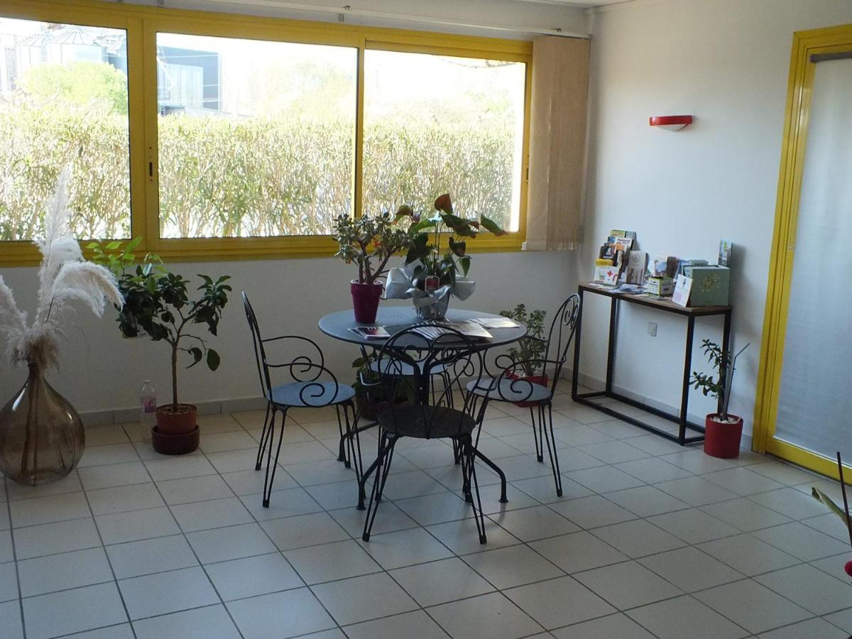 Logis Hotel Restaurant Le Clos Saint Loup Bram Esterno foto