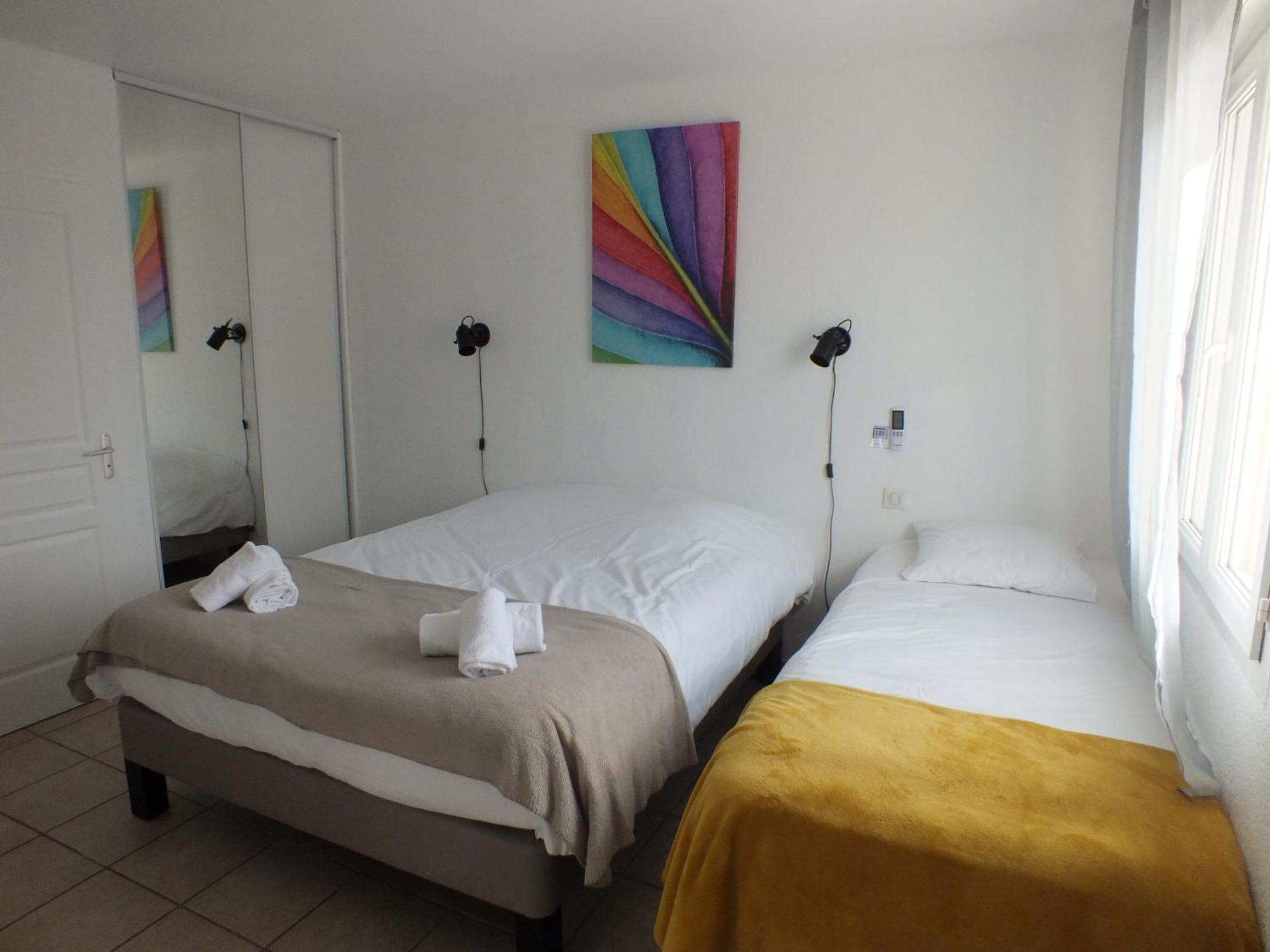 Logis Hotel Restaurant Le Clos Saint Loup Bram Esterno foto