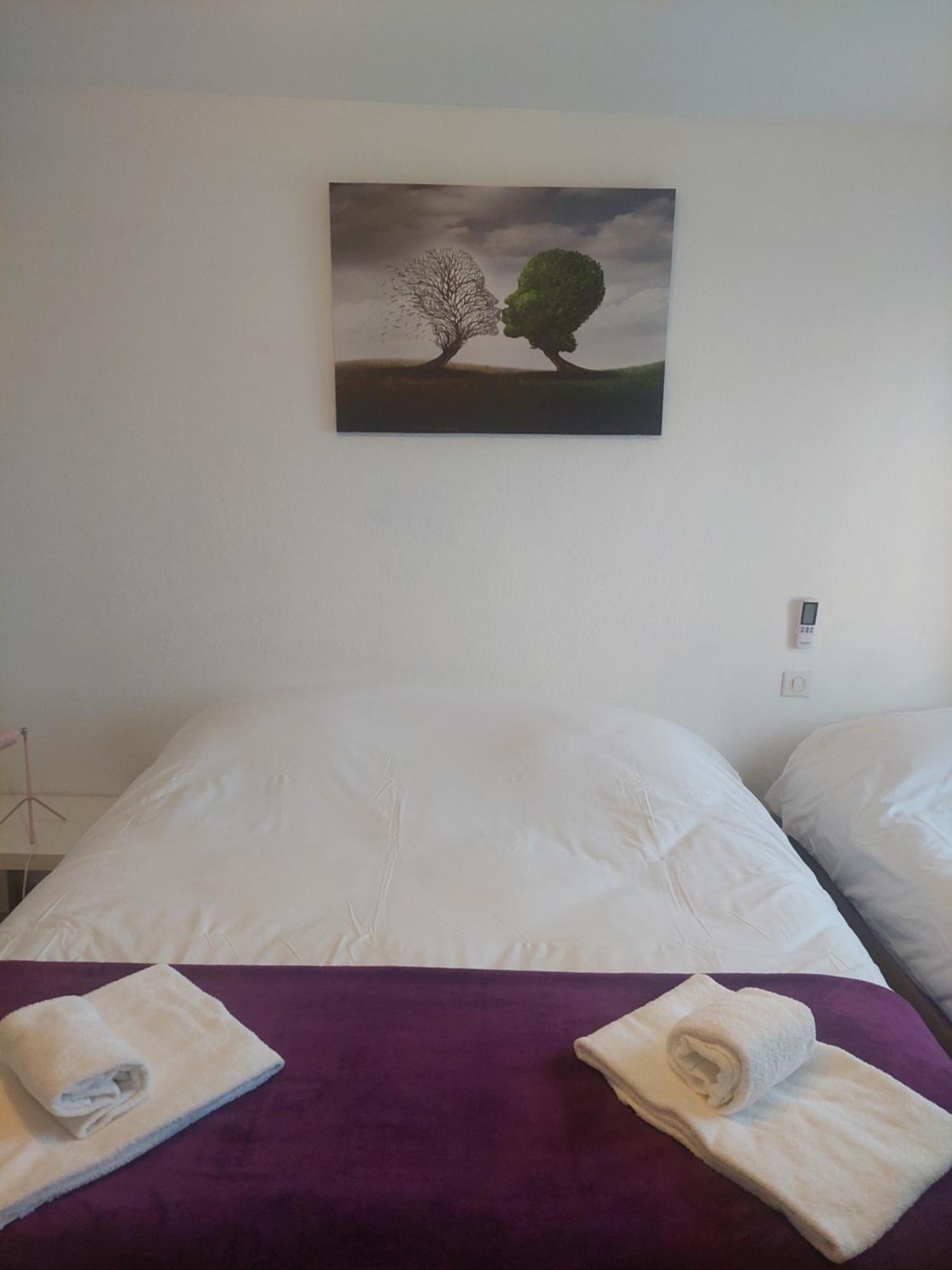 Logis Hotel Restaurant Le Clos Saint Loup Bram Esterno foto