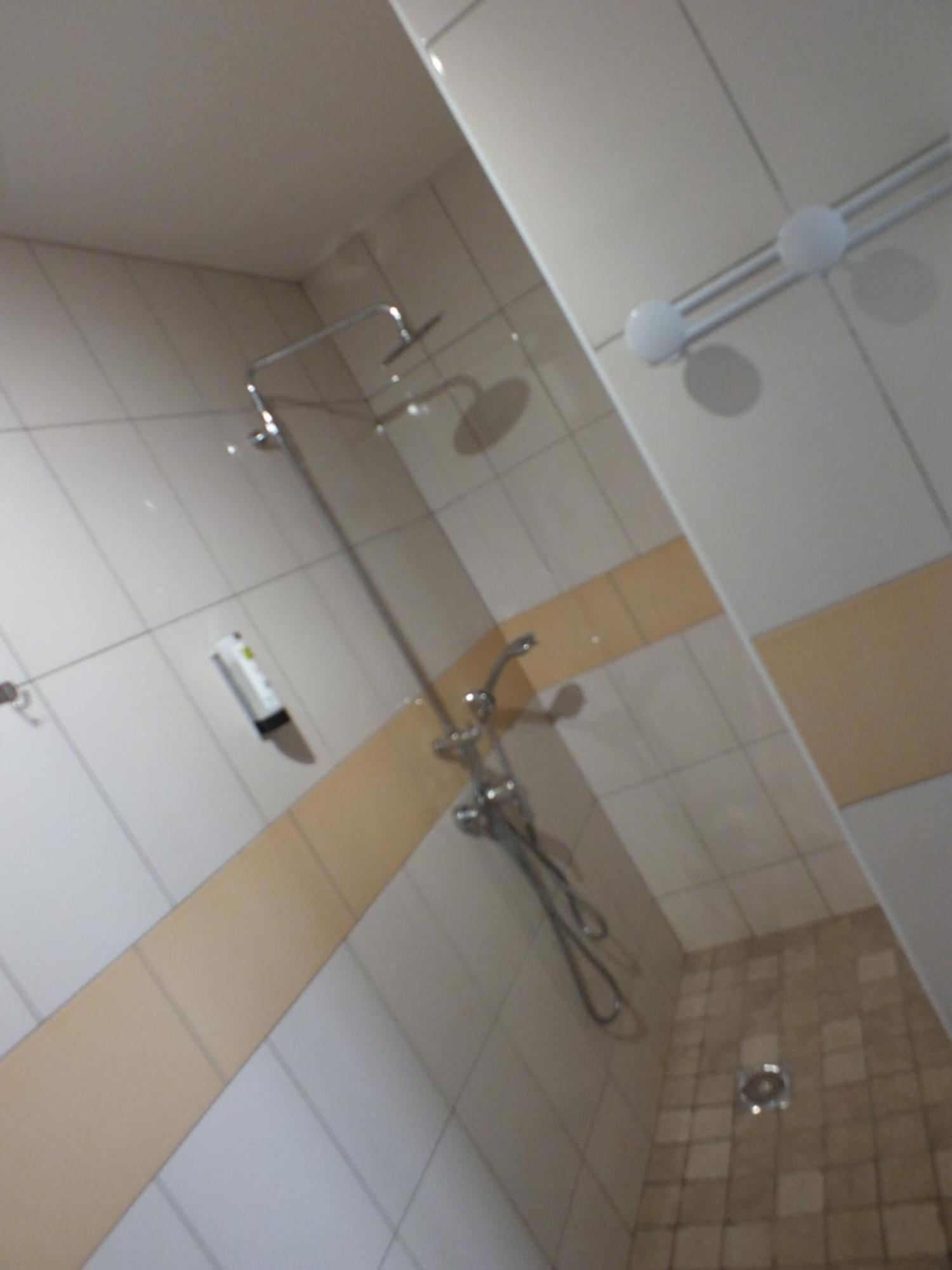 Logis Hotel Restaurant Le Clos Saint Loup Bram Esterno foto