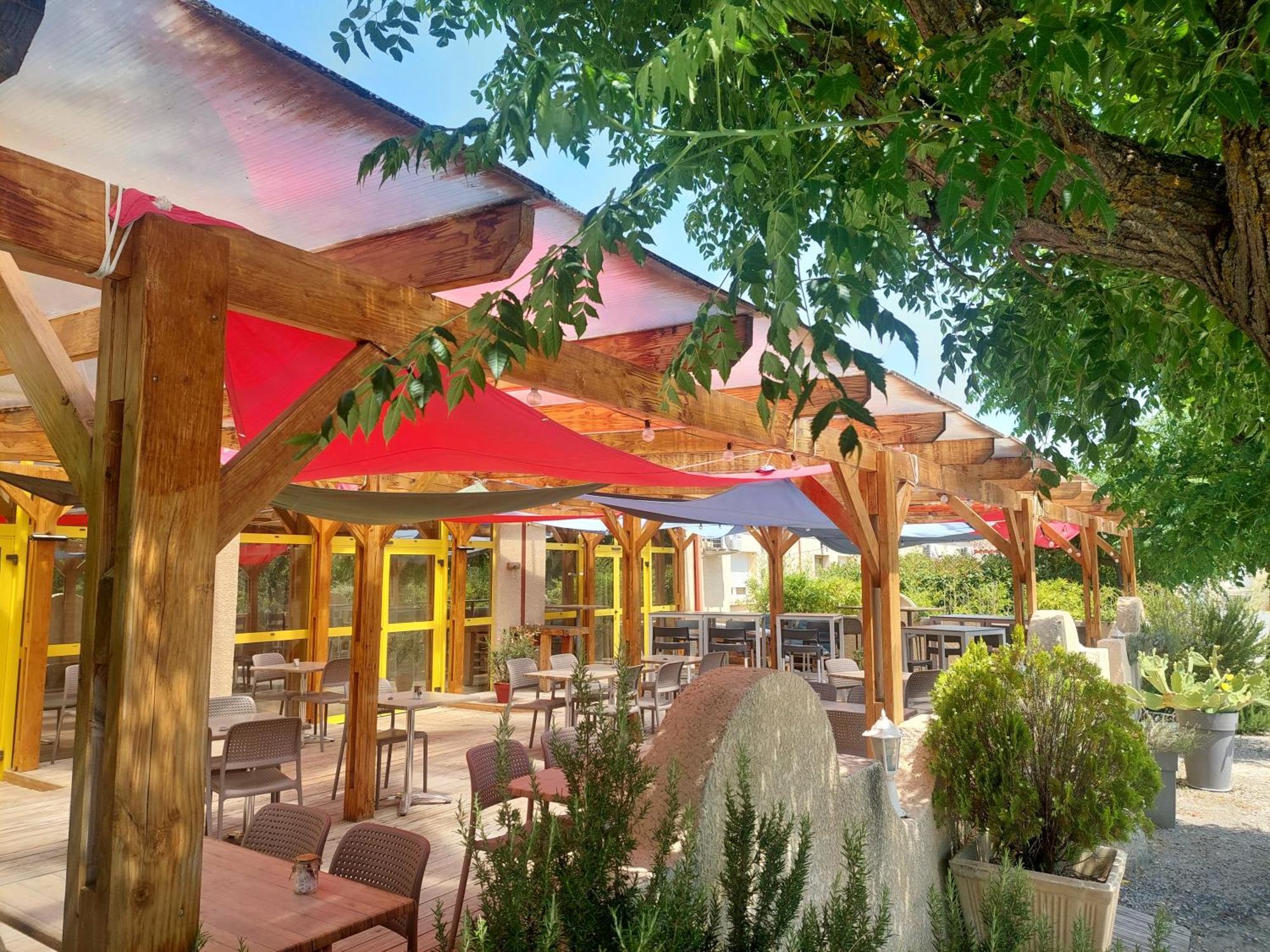Logis Hotel Restaurant Le Clos Saint Loup Bram Esterno foto